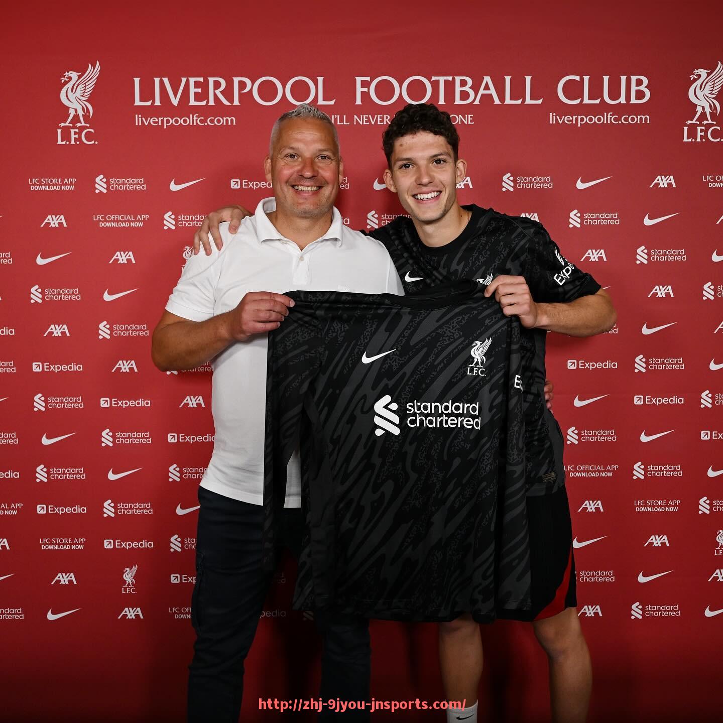 J9九游会登录入口-法甲巴黎足球俱乐部：巴黎圣日耳曼俱乐部的运营与成就